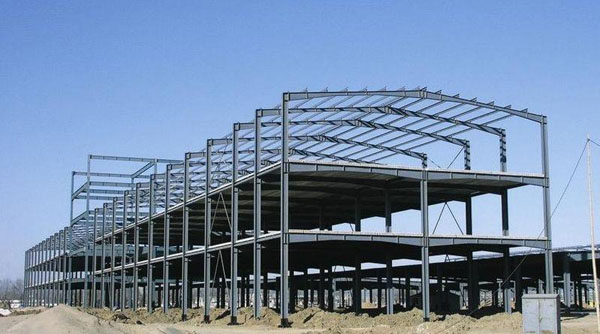 建设12米高钢结构厂房每平米造价需多少？